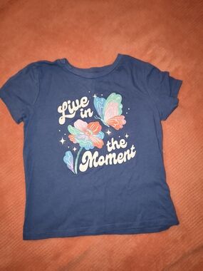 Old Navy Navy Short Sleeve Tee with Floral & Butterfly Graphic